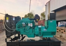 出售二手柴油发电机，康明斯，潍柴，上柴，有需要可以微信联系我13733623427